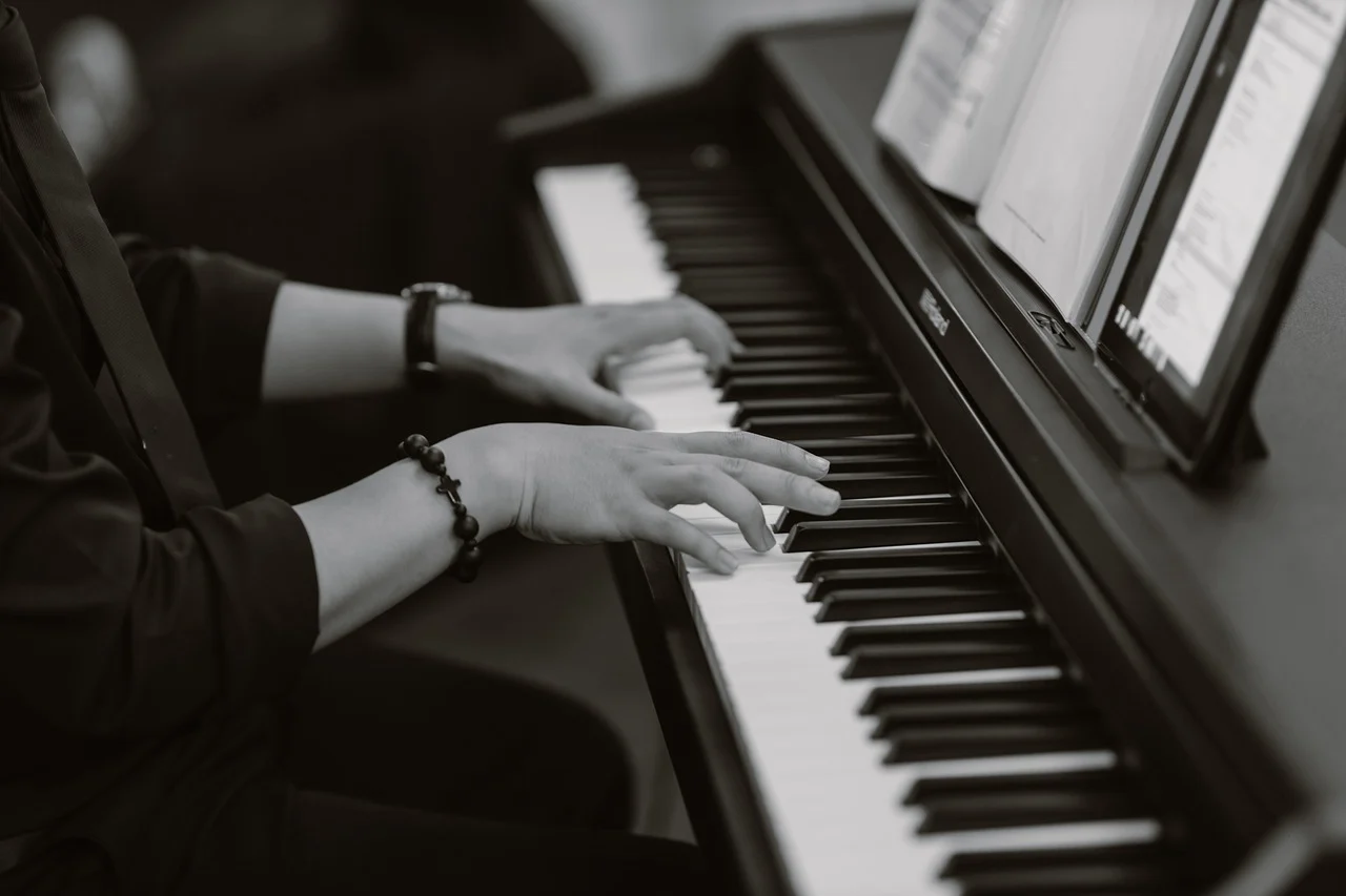 Casting — Mains de pianistes recherchées pour doublure